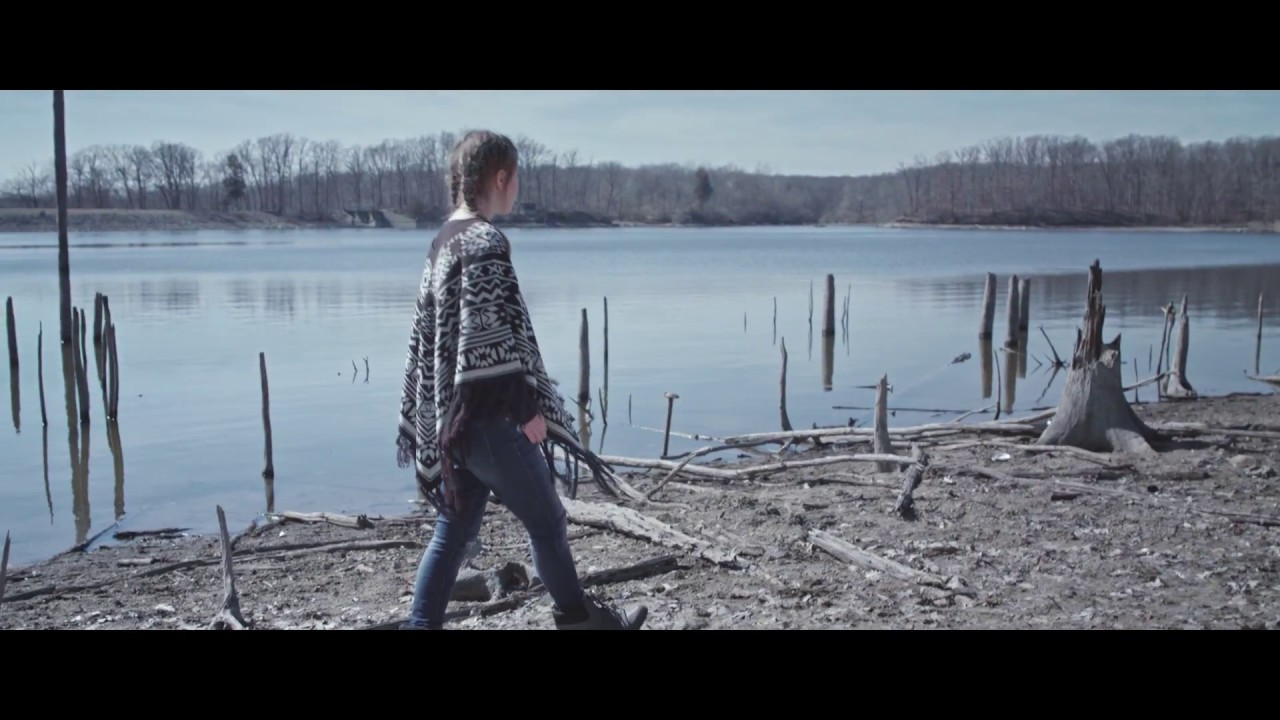 Julia Silver - Wayward Wind (Official Music Video) auf YouTube ansehen Julia Silver - Wayward Wind (Official Music Video) auf YouTube ansehen
