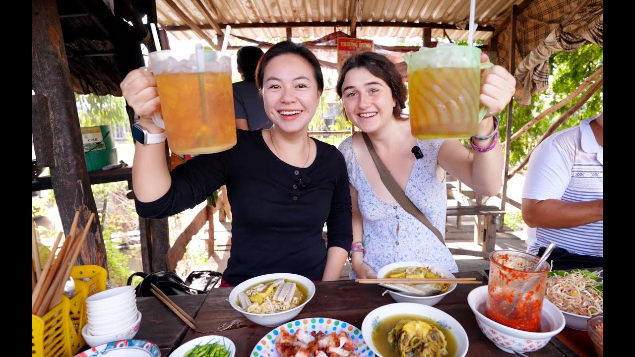 ĐƯA CÔ GÁI ISRAEL XINH ĐẸP VỀ MIỀN QUÊ VÀ PHẢN ỨNG DỄ THƯƠNG KHIẾN AI CŨNG CƯỜI