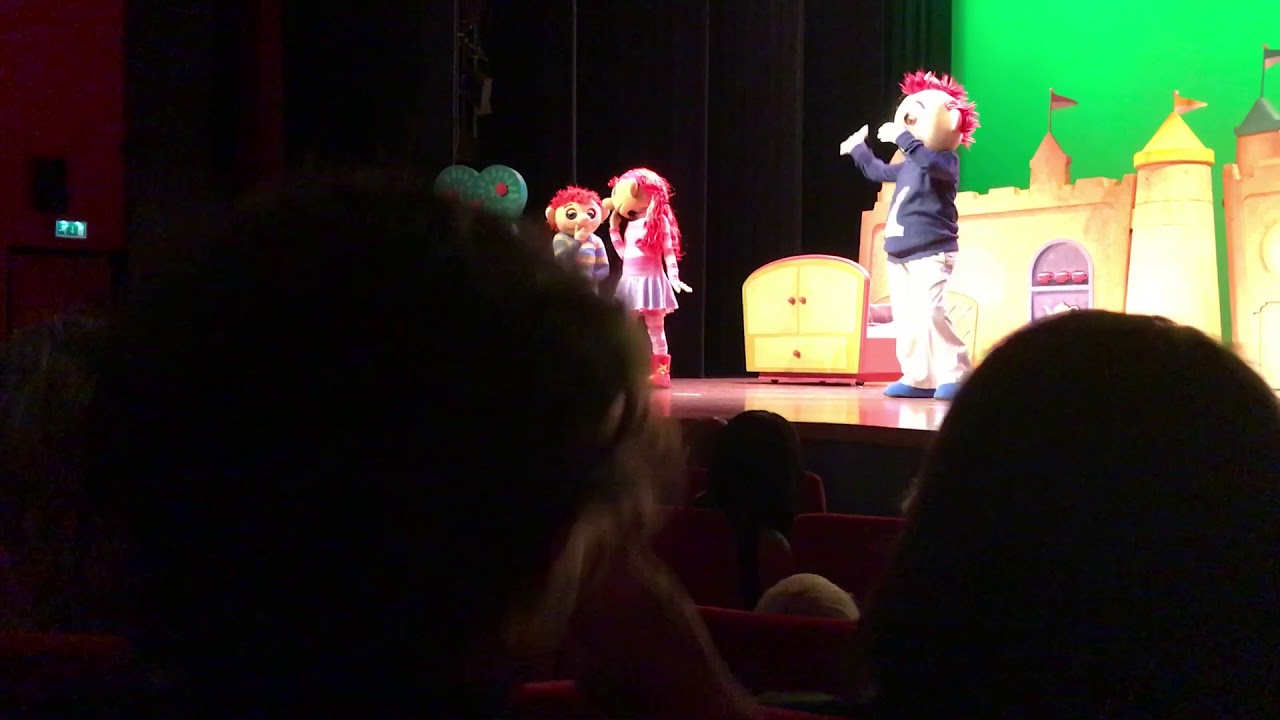 Papa olifant en Teun (zandkasteel)