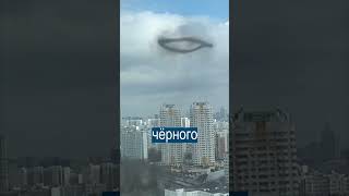 Странное черное кольцо в небе над Москвой
