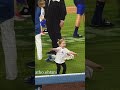 現地映像‼️久々のスミス家のシャルロットちゃんに感動‼️相変わらず他のお母さんに懐く社交的な性格、及び、ダンスで体幹の強さを披露！ロングバージョンを関連動画からご覧ください#dodgers#大谷翔平