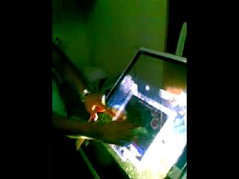 Carlos testea la mesa con aplicaciones PyMT