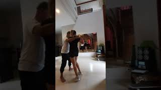 Di Video Yg Ini Aunty Oli Lagi Belajar Salsa Heee