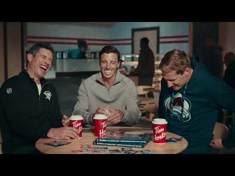 Pour célébrer le lancement de ses nouvelles cartes de hockey de la LNHMD de Tim Hortons, Tim diffusera une campagne mettant en vedette ses ambassadeurs de longue date, Sidney Crosby et Nathan MacKinnon, ainsi que leur coéquipier d’Équipe Canada, Brad Marchand, et l’un des gardiens de but les plus aimés de tous les temps, Marc-André Fleury, qui aborde sa récente retraite.