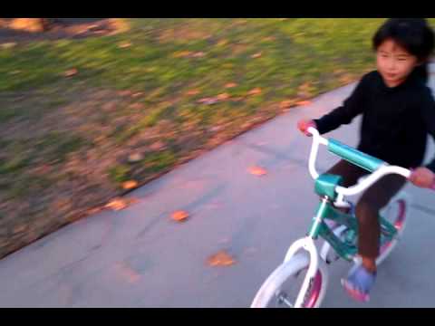 Min learns to ride a bike!