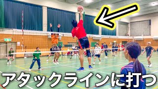 (Volleyball match) The protagonist's attack is too strong and no one can defend it.