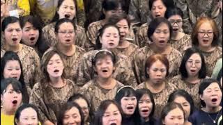 Apakah ada lagu yang dinyanyikan oleh 1 milyar orang dalam lebih 19 bahasa? Jawabannya: ADA