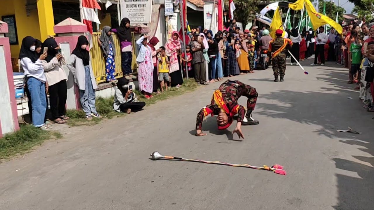 HEBOH !! BEGINILAH ATRAKSI PENAMPILAN DRUMBAND KOKAM KELUARGA BESAR MUHAMADIYAH DI HUT RI KE 77