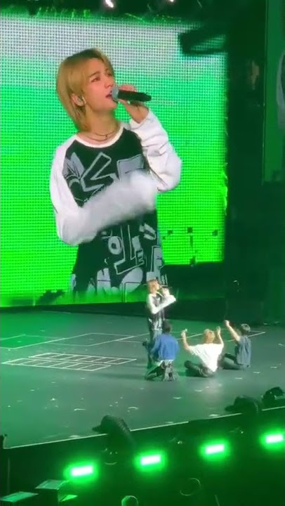 Hyunjin singing Little Star 😭