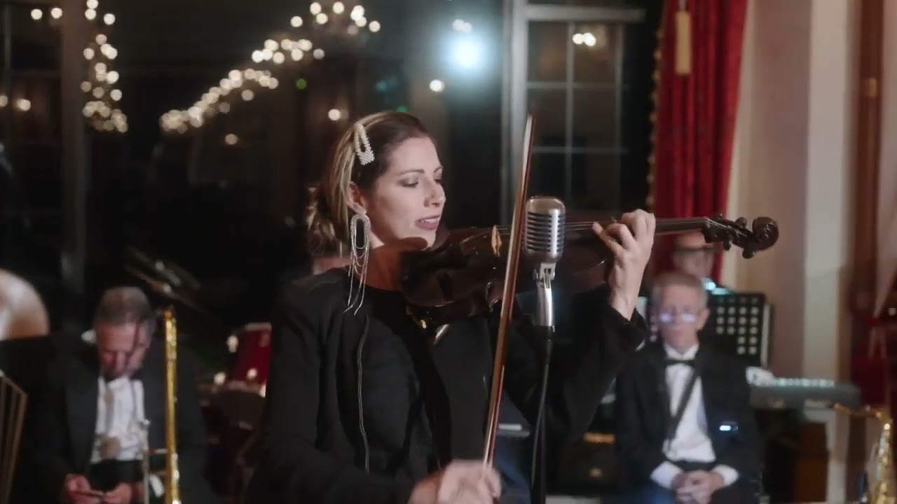 Jazz Singer for hire in San Francisco CA -  1920s, 1940s Vintage Old Hollywood Jazz -- feat. Leya.