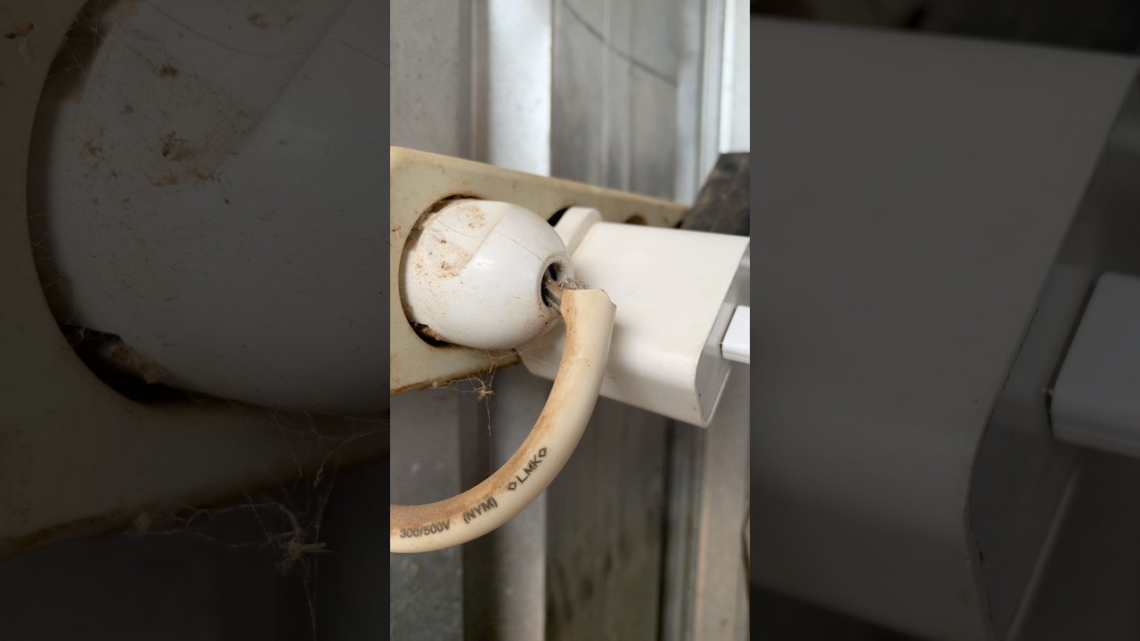 Steker listrik mrongos