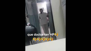Doctor Le Hace Broma A Enferma