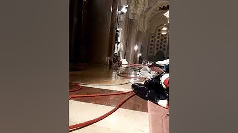 الشيخ عمر القزابري صلاة التراويح رمضان 1438/2017 الليلة 12 تلاوة  جد رائعة من داخل مسجد الحسن الثاني