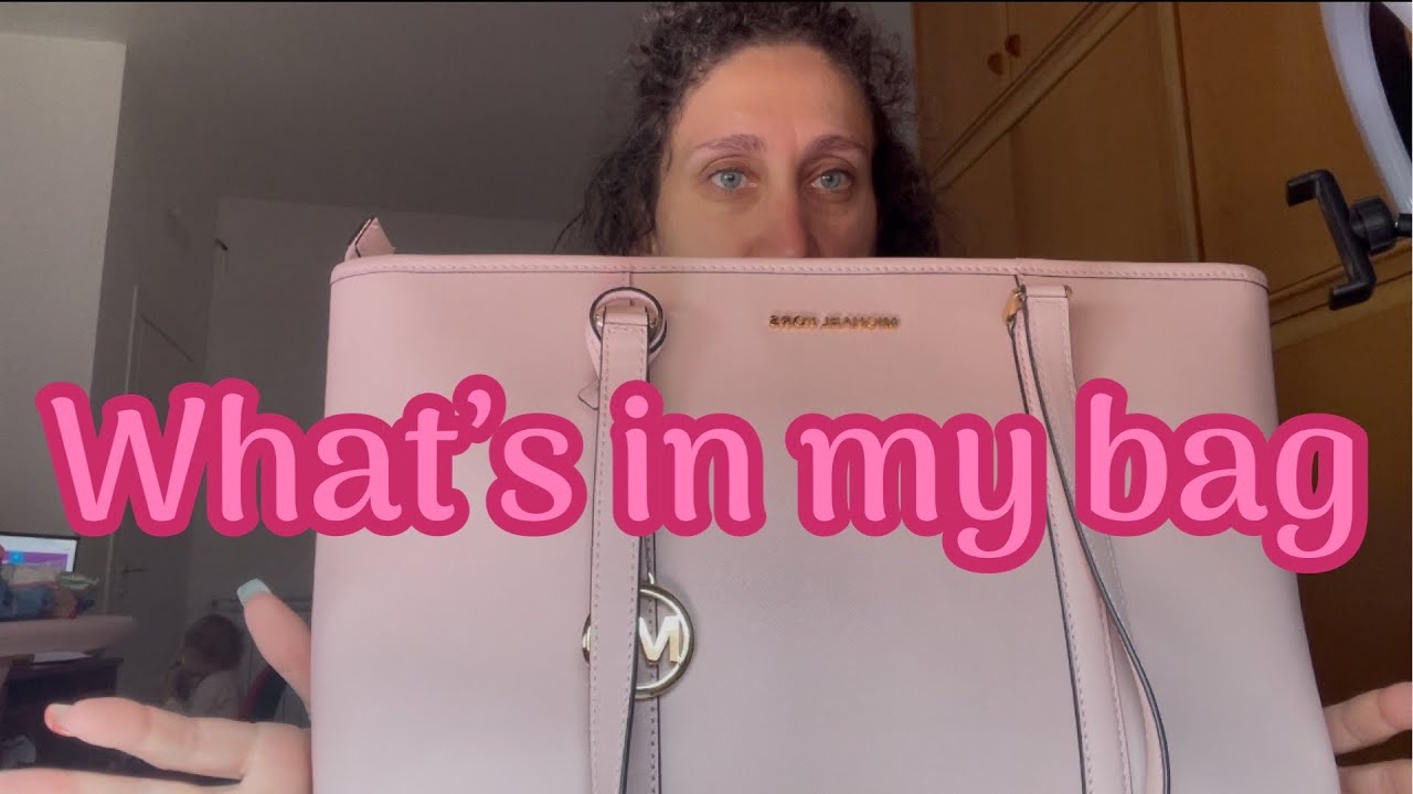 WHAT'S IN MY BAG|| cosa c'è nella mia borsa MK