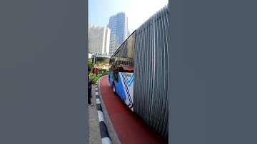 Selama Jakarta Car Free Day (CFD), layanan bus TransJakarta tetap beroperasi