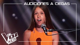 Kyra Godínez canta \