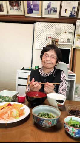 95歳ツムツムおばあちゃん朝の納豆かきかき #grandma #おばあちゃん #納豆