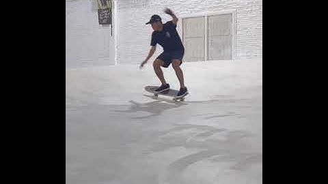 Top turn + front side snap + kick turn