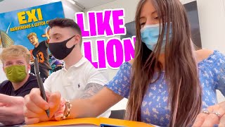 LIKE LION CONOCE A TODOS SUS FANS EN LA FIRMA DE VALENCIA ! Vlog Gigiis ft Exi y Oscarito