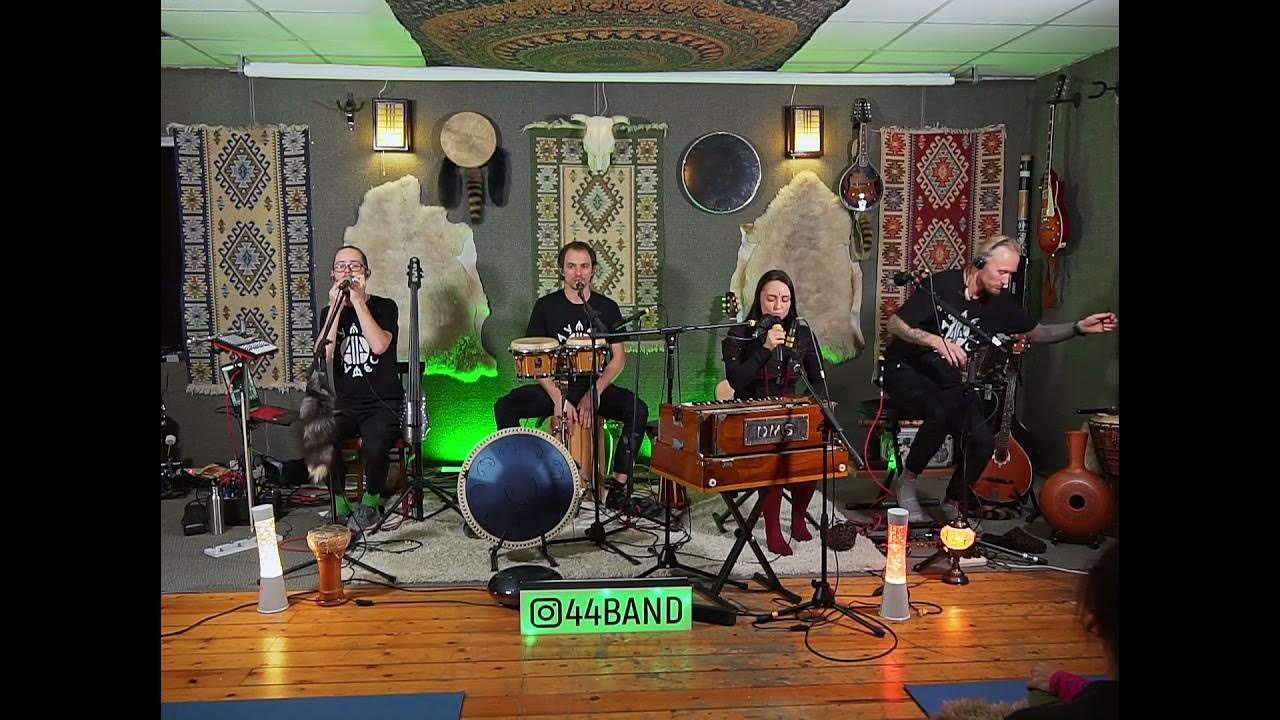 Despierta группа вокалистка. Kagerou band. Юг 44 группа. Blink 182 обложка. Alight band.