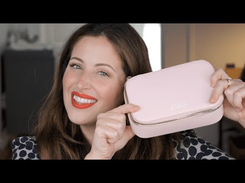 Video: Come preparare una borsa per il trucco in vacanza?