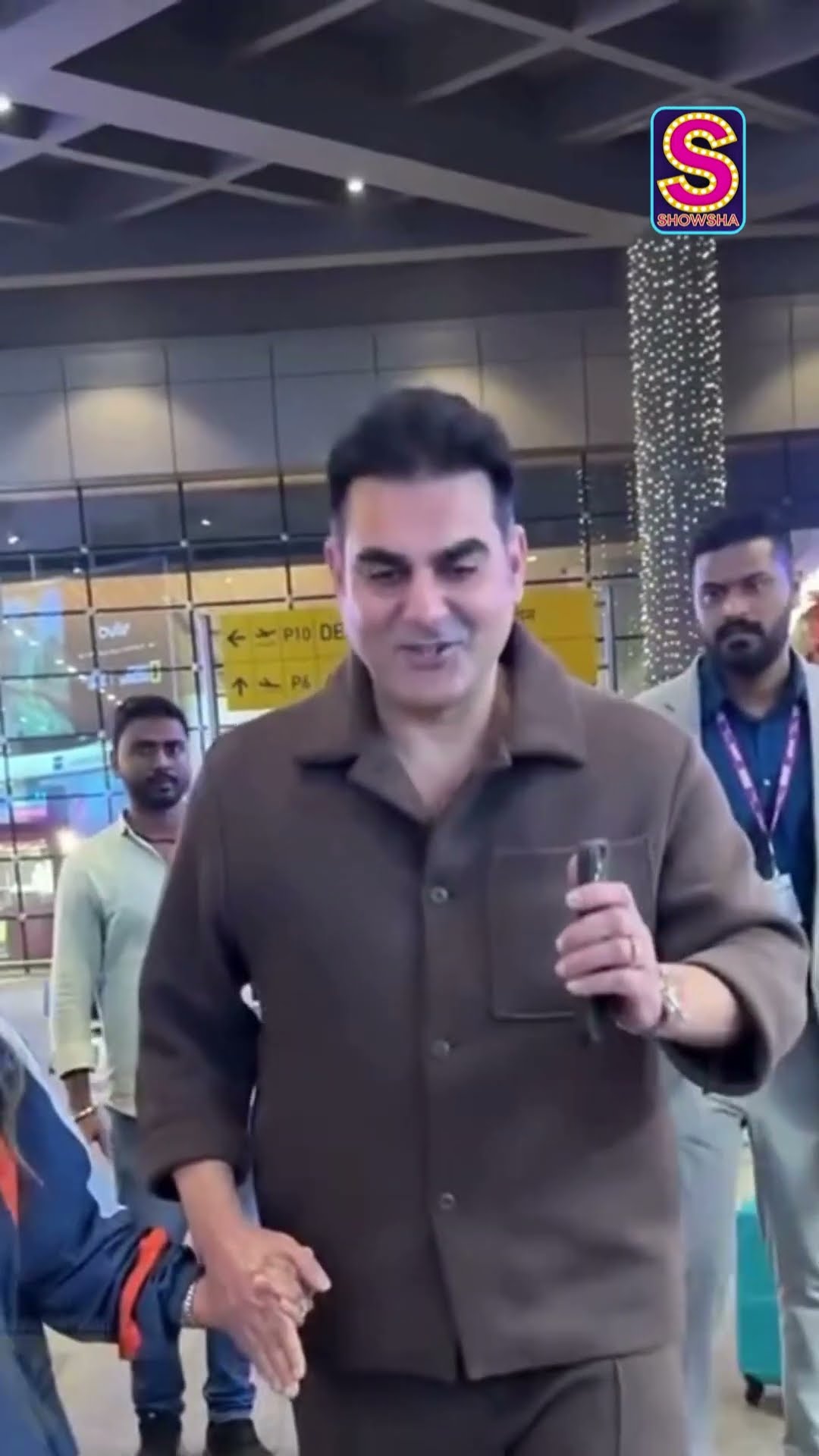 Arbaaz Khan Performs A Slow Walk For Paps \u0026 Sshura Khan When Spotted | Celebrity | Bollywood | N18S