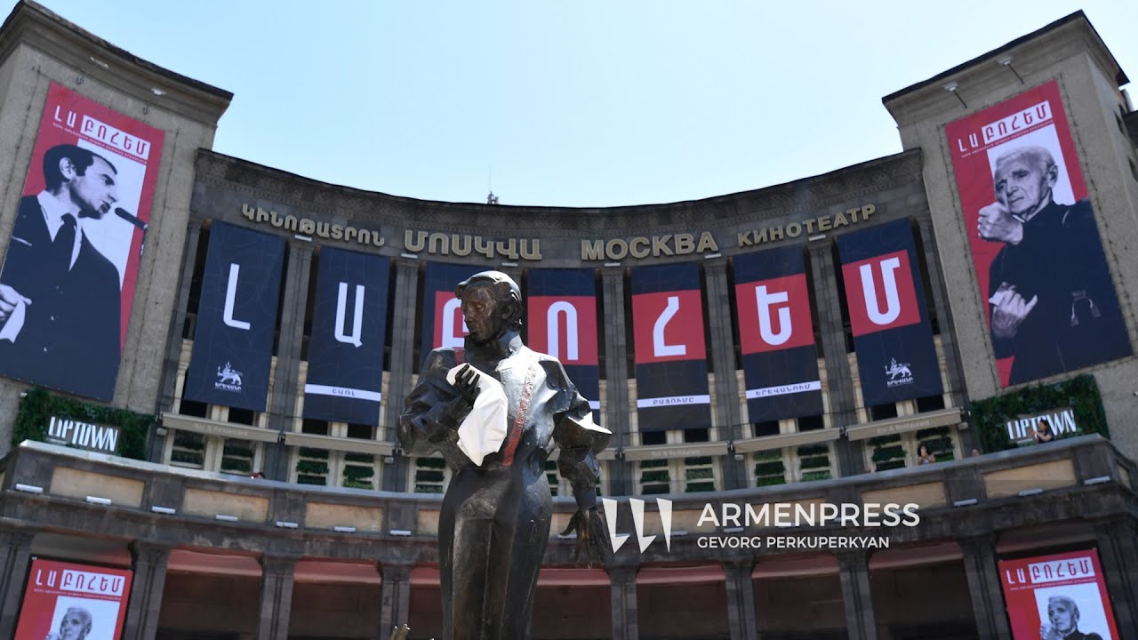 Երևանի սրտում բացվեց մեծանուն շանսոնյե Շառլ Ազնավուրի արձանը