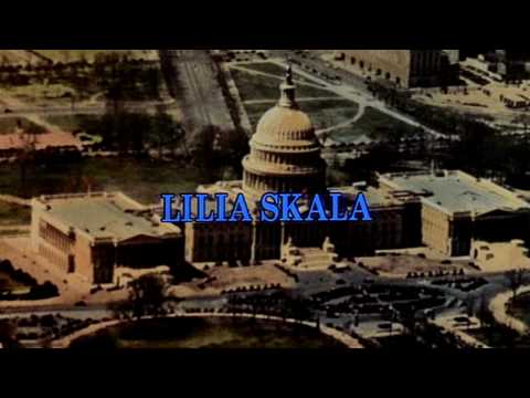 The opening credits from the award winning 1976 ABC TV movie "Eleanor and Franklin". Movie starred Jane Alexander as Eleanor Roosevelt and Edward Herrmann as FDR. Lovely score by John Barry.