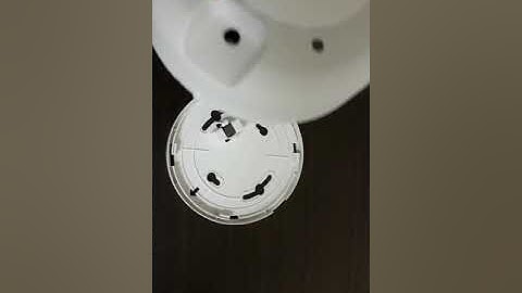 Changing batteries in Interlogix Smokes