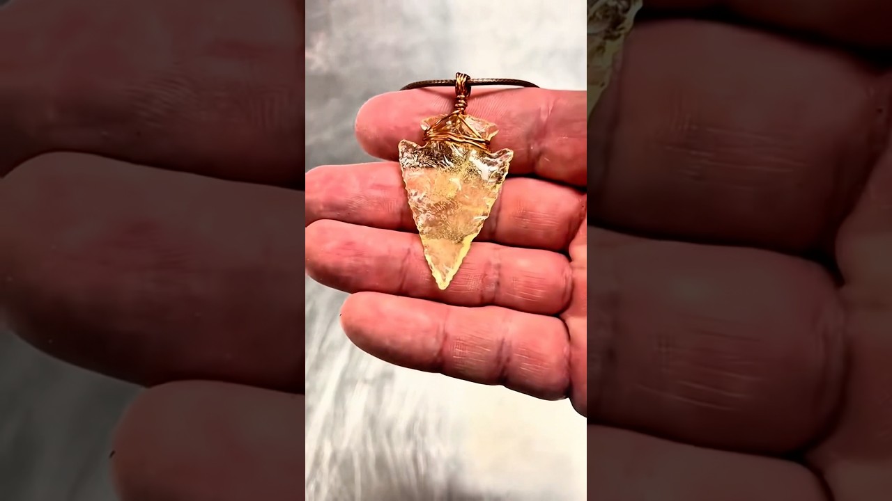 Наконечник стрелы из уранового стекла