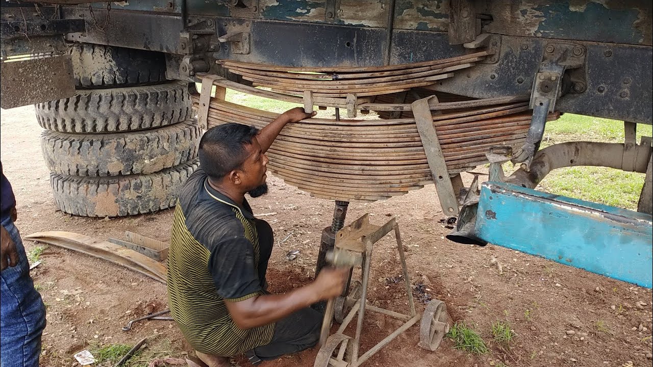 ⁣Truck rear wheel axle springs informative video upgrade |ট্রাকের পাতি সেট এর কাজ | বাংলাদেশ ট্রাক।