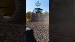 Planting corn with a John Deere 8400 and 16 row kinze planter #shorts