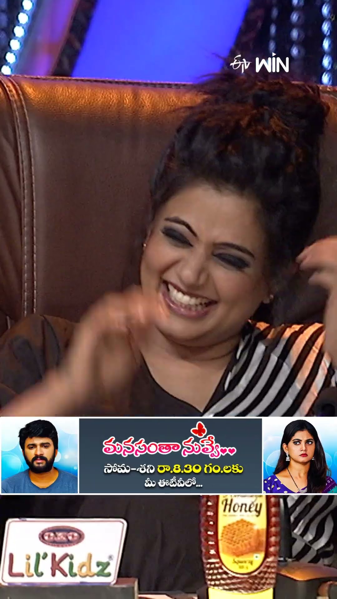 #shorts - గిటార్ తో రకరకాల మ్యూజిక్ వాయిస్తున్న సుధీర్..! #dhee #comedy #sudheer #pradeep