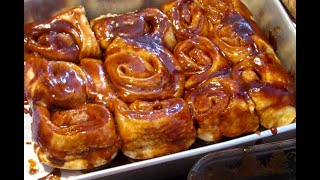 MARTIN TEACHES VONNIE TO COOK Cabin Caramel Rolls