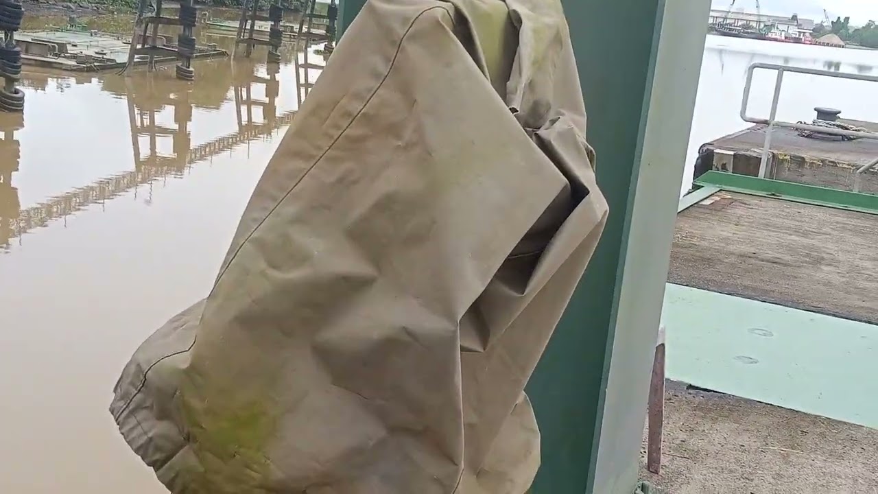 Pgi ini kita ambik kapal ikan dari sebelah hulu guess semua 