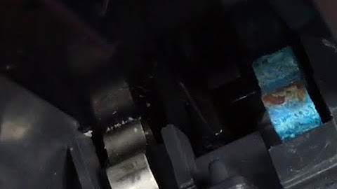 Fixing my Sony Discman D-345 (stupid leaking batteries)