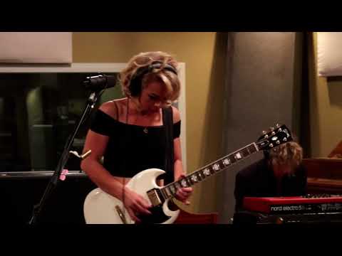 Putar Somebody's Always Trying - Samantha Fish