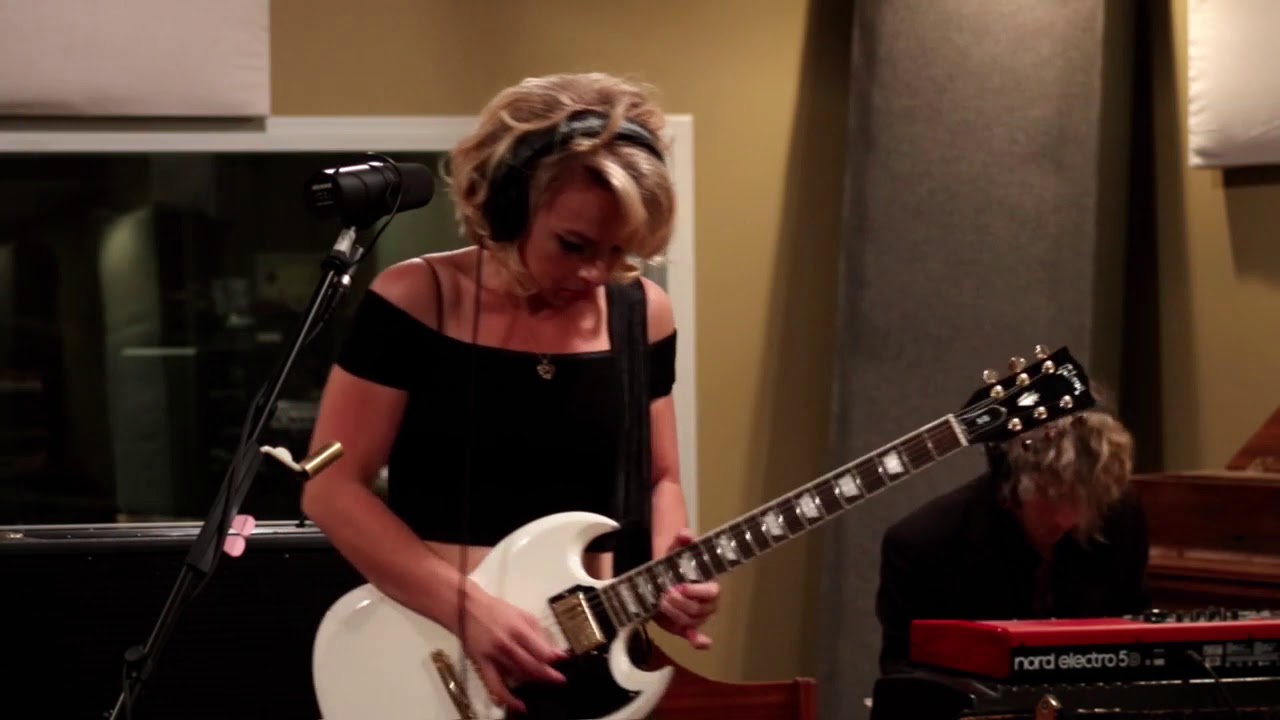 Samantha Fish - Somebody's Always Tryin' - Daytrotter Session - 9/8/2017