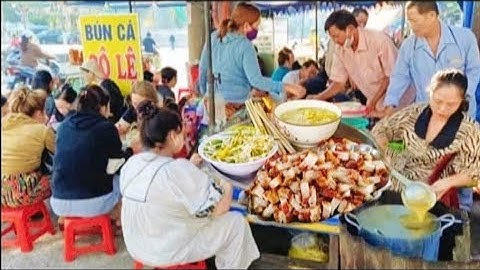 Bún cá heo quay bình dân đặc sản châu đốc, du khách tấp nập/Ăn Ba Miền