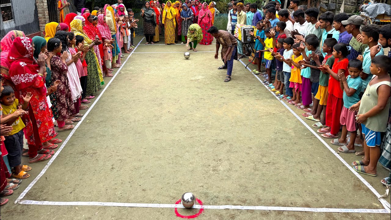 মার্বেল খেলার স্মৃতিচারণে এক বল গড়িয়ে আরেক বলে লাগানোর আজব চ্যালেঞ্জের মুখোমুখি গ্রামের আপারা !