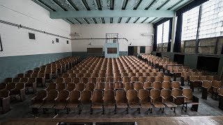 Exploring An Intact Middle School In Detroit | TONS LEFT BEHIND (Feat. DetroitEXP)