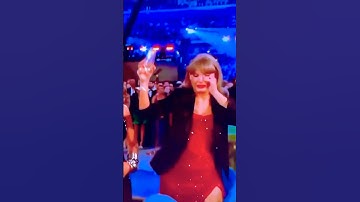 Taylor Swift dancing to Kendrick Lamar’s ‘Not Like Us’ at 2025 Grammys 🕺 #shorts #taylorswift