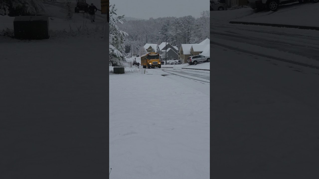School bus stuck in snow - YouTube