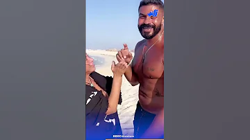 خالد سليم وإنجي علي يغنيان بلاش الملامة أمام البحر 