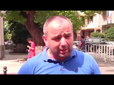 „ბიძინა მატყუარა“ - წარწერა საცხოვრებელ კორპუსზე