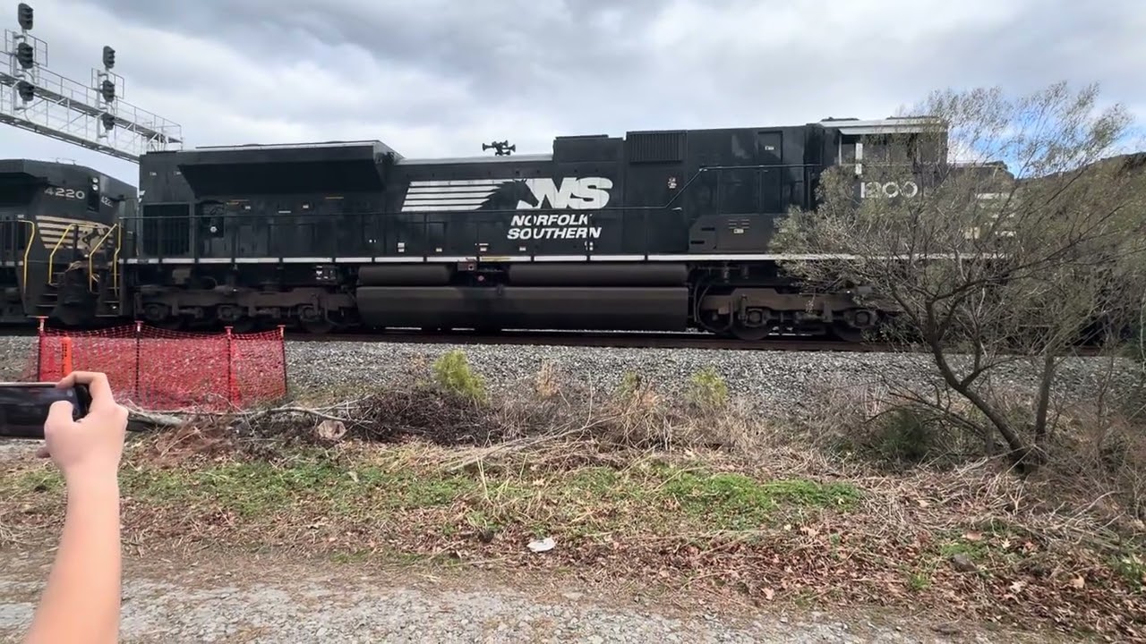 Train idle￼ sounds from EMD Sd70ace 1200 