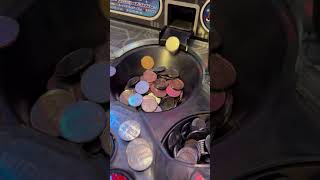 人生で1度はやっておくべき#ゲーセン#メダルゲーム#shorts screenshot 2