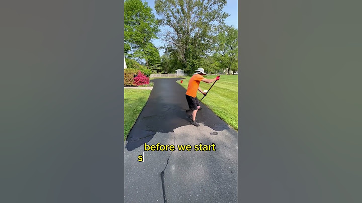 How to BRUSH a ROUGH DRIVEWAY 🧹 #satisfying #asphalt #sealcoating #business