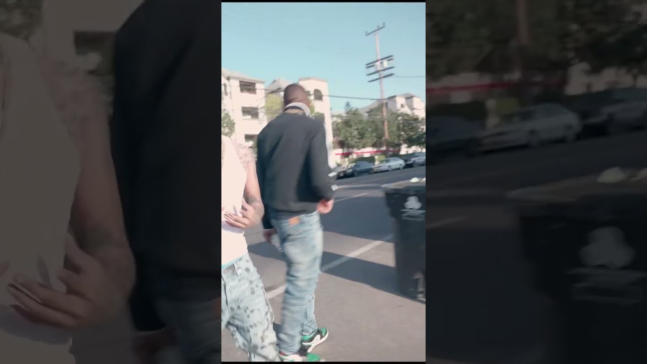 №12 МОМЕНТ ИЗ ВИДЕО "НА РАЙОНЕ БАНДЫ 83 HOOVER CRIMINALS, ЛОС-АНДЖЕЛЕС США 