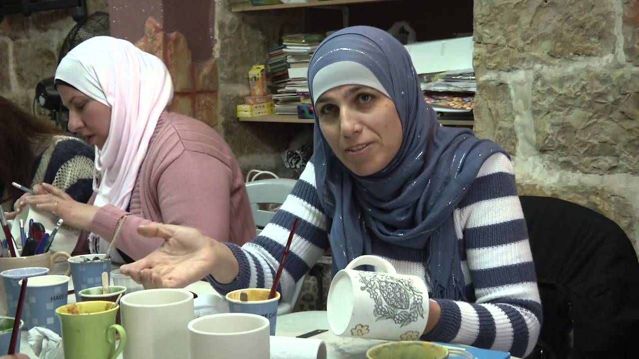 حاملات الطيب تطلق دورة في تعليم الرسم على السيراميك Youtube